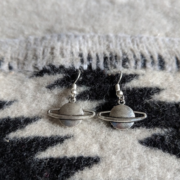 ✨2 for 10✨ Saturn Outer Space Charm Earrings - Picture 5 of 6